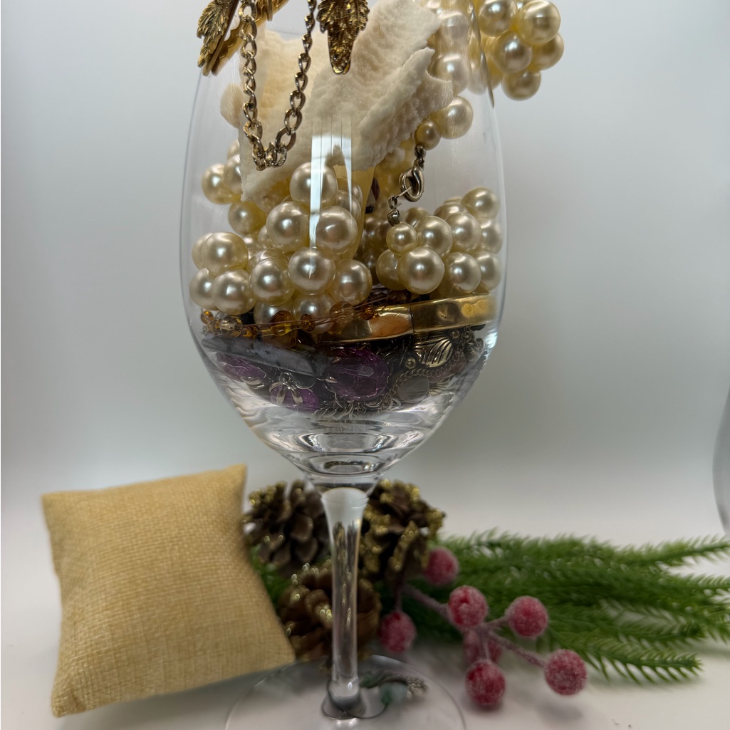Elegant Pearl And Gold Decorative Wine Glass Full Of Jewelry 9” Glass